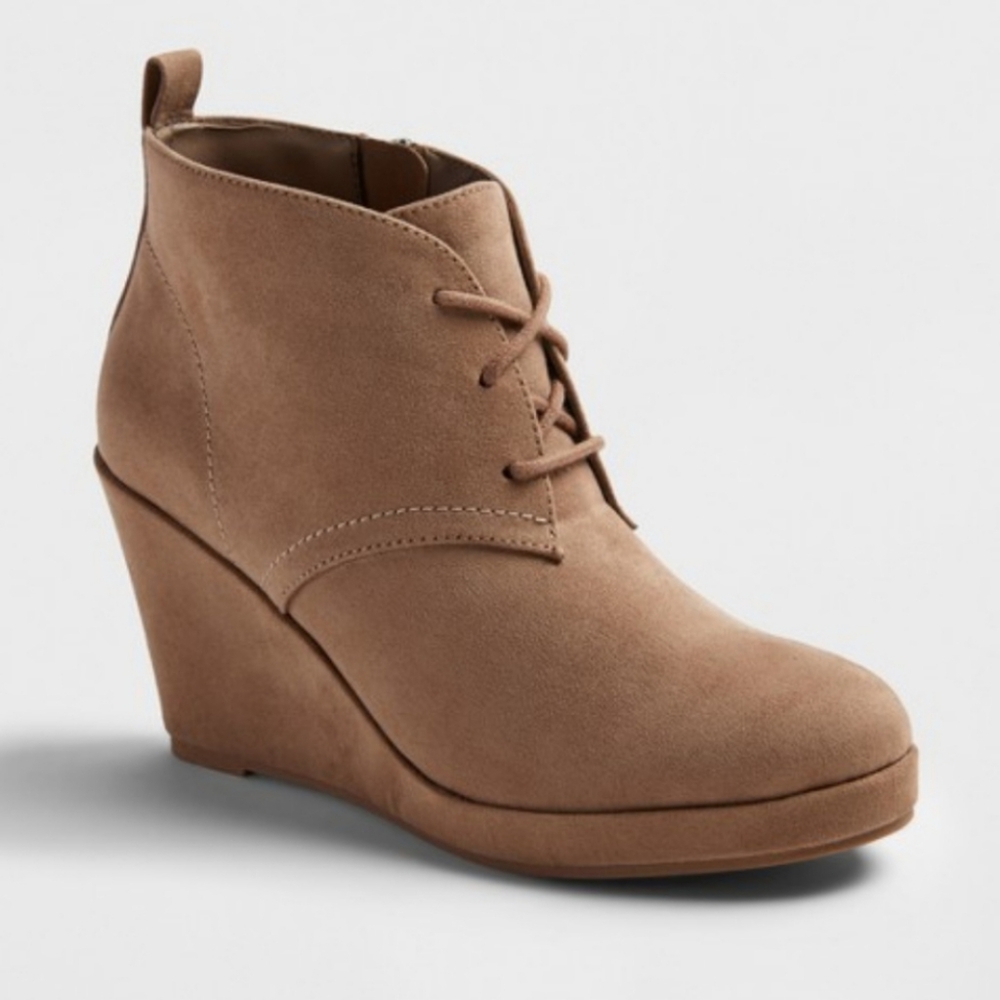 🆕️dv dolce vita Terri Wedge Taupe Booties